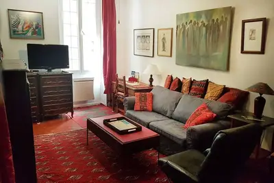 Image de Old Town Nice Family Apt  Spacious  2br;  A/C  3 min walk Beach cafes shops tram