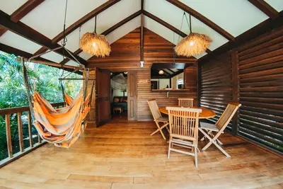 Image de Domaine Saint-François, complexe hôtelier dans un vaste jardin tropical