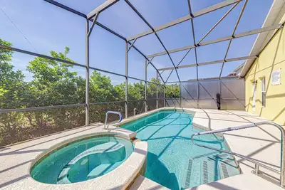 Image de Fabulous 4 bed villa with south facing private pool and spa overlooking water