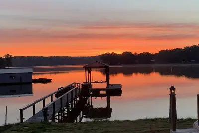 Image de Private Lakeside Bliss-2 Br Apartment-Stunning Lake Wylie View From Private Deck