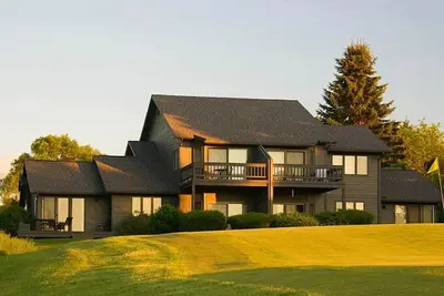 Image de Winter adventures and remote work hideaway