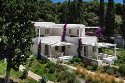 Image de 2 Bedroom Sea View Houses in Andros | Votsalo Beach House