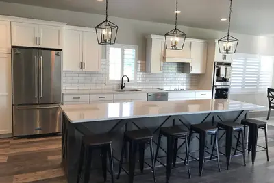 Image de Vacation In Style! 2 minutes to Road America, Beach, Golf, Downtown Elkhart Lake
