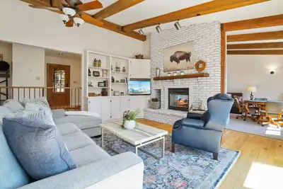 Image de Beautiful Views, Private Road, Close to Hot Spring!