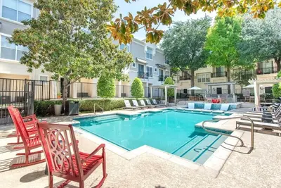 Image de Gated Townhome 10 min from downtown Dallas