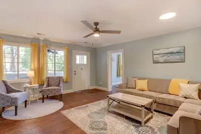 Image de Heated Pool Access, Walk to beach and the park!