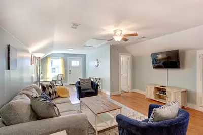 Image de Heated Pool Access, Walking distance to beach!
