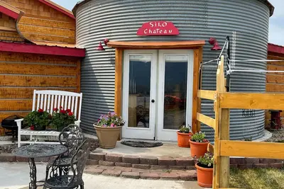 Image de River Front Grain Silo Chateau