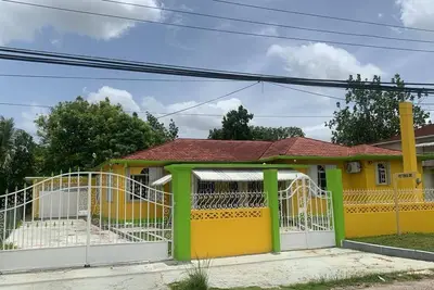 Image de Beautiful 2 bedrooms, 1 bathroom sleep 6 people close to the Town of Santa Cruz