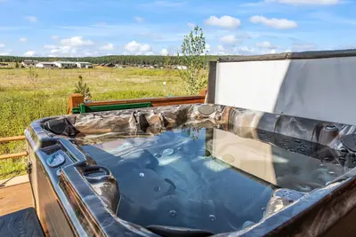 Image de Winter Retreat - Snow Bowl - Dog Friendly, Hot Tub, Game Room, Fire Pit