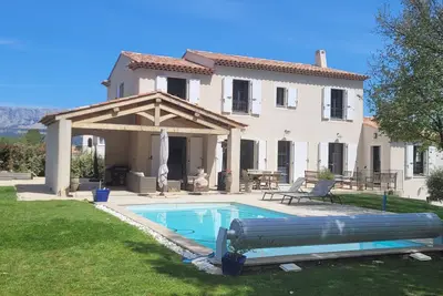 Image de Villa 5 Chambres - 190m2 - Piscine - Proche Sainte Victoire et Golf
