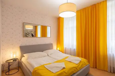 Image de Colourful apartment with 3 bedrooms in hip location