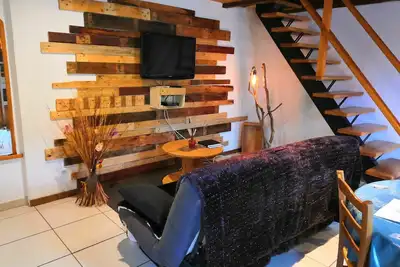 Image de Charmant meublé au calme, proche cascades, randos, chevaux, parking et terrasse privée, WiFi gratuit