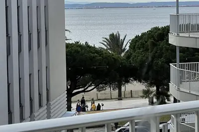 Image de Superbe Appartement, face à la plage, dans centre de Rosas avec belle terrasse.