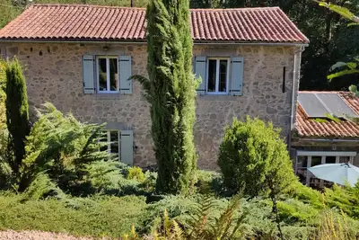 Image de Cottage set in grounds of 25 acres with lake