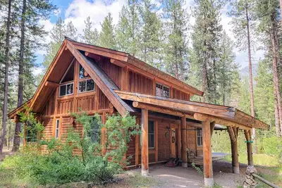 Image de Happy Trails: woodland retreat with sauna and deck