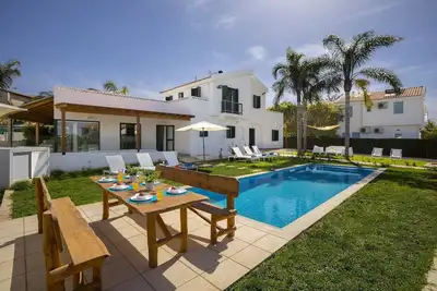 Image de The Apple Tree Villa, Stylish 4-Bedroom Protaras Villa with Private Pool!