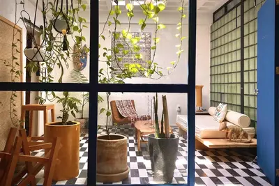 Image de Gorgeous 1940s Biblioteca Turned Private Apartment