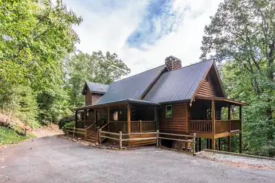 Image de Poppy's Great Escape, Log Cabin-HotTub/Gated/4 Bed/4 Bath/Dog Friendly/!