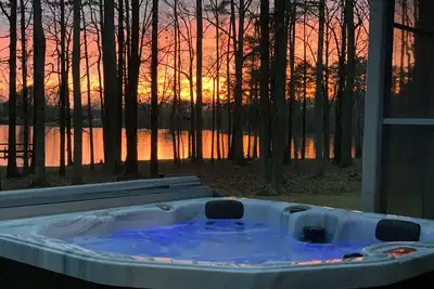 Image de Tucked Away on Weiss Lake