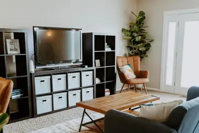 Image de Stylish Home Great for Families & Large Groups! No cleaning required @ checkout!