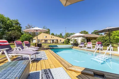Image de Private pool, garden, games room, all on ground floor. Near historic town, shops