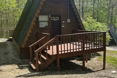 Image de Cedar A Frame Chalet Cabin 3 situé sur le lac Patoka dans le sud de l'Indiana