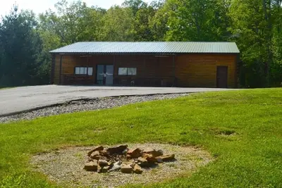 Image de Cabine adjacente 7a 2 chambres 8 lits jumeaux situés sur le lac Patoka dans le sud de l'Indiana
