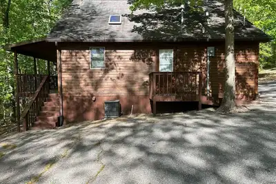 Image de cabine de luxe 10 avec jacuzzi sur le lac Patoka dans le sud de l'Indiana