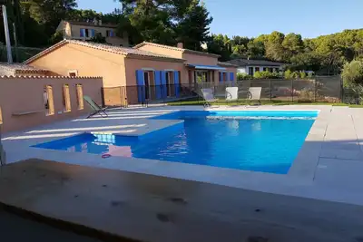 Image de villa récente 5 étoiles, piscine chauffée, vue magnifique