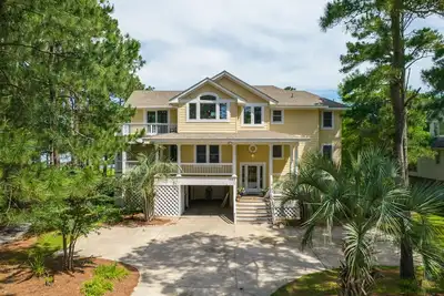 Image de 5 Bedroom with views of the Currituck Sound & award winning resort amenities!