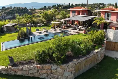 incredible villa 15 M swimming pool exceptional view, pétanque court, games room