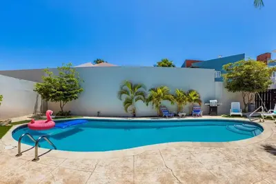 Image de Sleeps 16 @ Palm Beach - 6br Villa w/ Private Pool