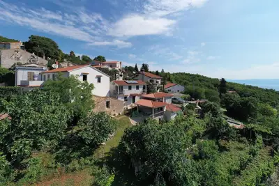 Apartment with Balcony and Sea View