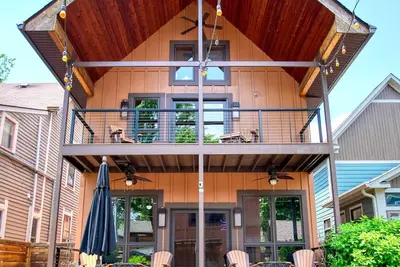 Image de Amazing Spacious Luxury Home - 1 mile From Lucas Oil