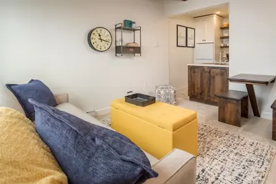 Image de Dicky Bird Mount Washington Village