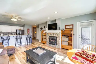 Image de 6 Mi to Skiing: Mtn-View Condo in Seven Devils