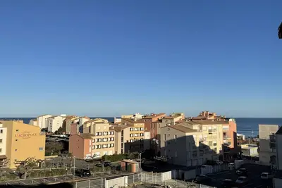 Grand Deux Pieces Avec Vue Degagee Et Mer