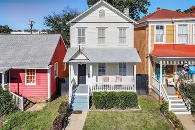 Image de Adorable Historic Home w/ Hot Tub! in Starland District By Downtown Savannah