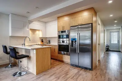 Image de #110 Roomy, Renovated, Gourmet Kitchen & Large Backyard