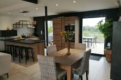 Maison avec bassin naturel proche centre ville