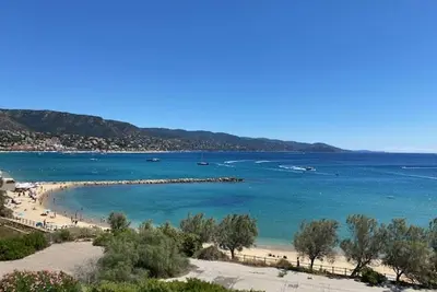 Image de T2 duplex rénové à 20m de la plage avec vue mer, parking et Wifi