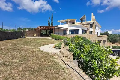 Image de Exclusively equipped vacation apartment with wide sea view, Wifi, Messenia, Pelo