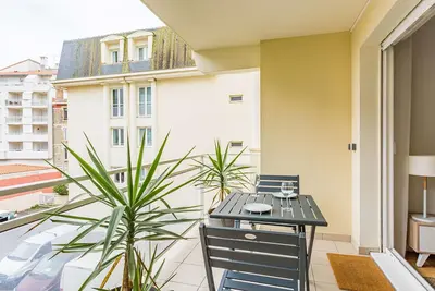 Image de Superbe T2 rénové avec balcon et parking, à 150m de la Grande Plage de Biarritz