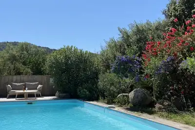 Image de Magnifique villa avec piscine privée ensoleillée, proche de Bonifacio.