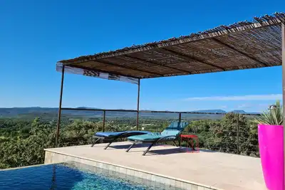 Image de Grande Villa moderne avec vue et piscine exceptionnels