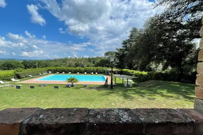 Image de BigTypicalTuscan farmhouse, breath-taking views, big private outdoor, pool to share