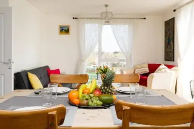 Image de Exquisite Addenbrookes Trumpington Apartment with Terrace, Parking & Sleeps 6