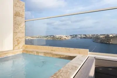Image de Luxuriously designed 4 Bedroom Townhouse Overlooking The Grand Harbour