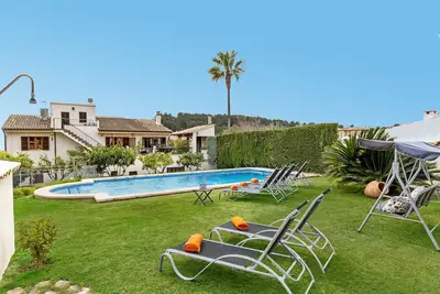 Appartement avec piscine et jardin privé